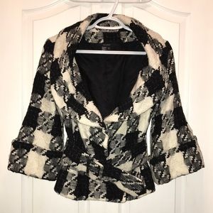 🧵 Zara Basic Black & Beige Blazer